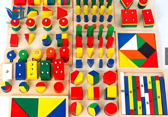 Đồ dùng mầm non hiện nay bao gồm những gì?