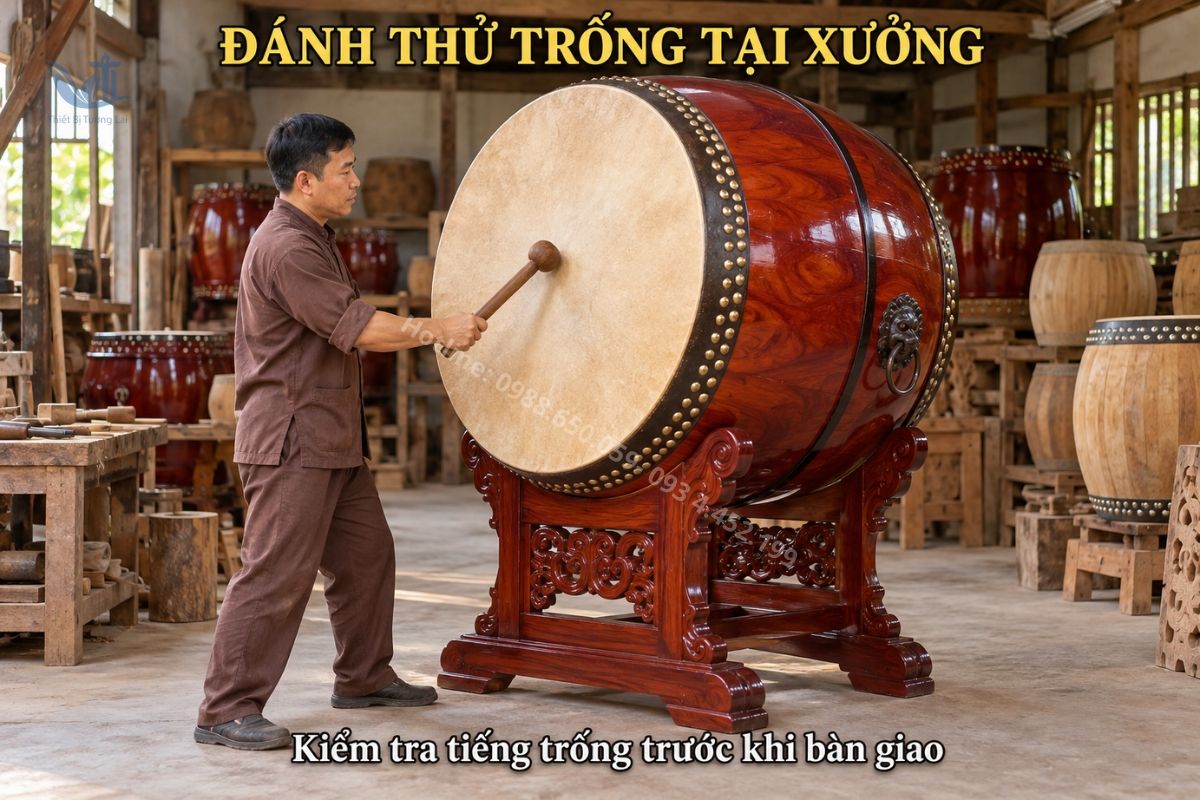Kiểm tra âm thanh trống đình chùa trước khi bàn giao